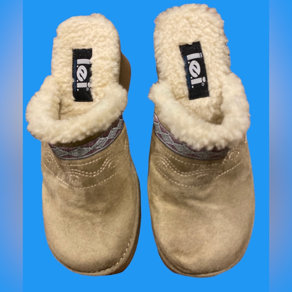 Sherpa lined clogs
